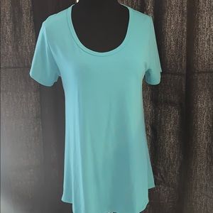 🌸 LuLaRoe Teal Classic T